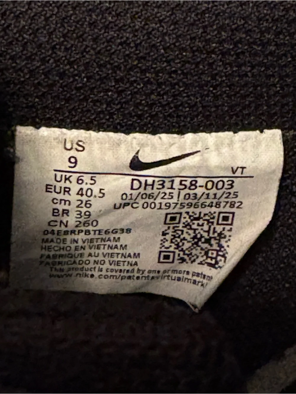 Nike Men's Black and White Low-Top Sneakers